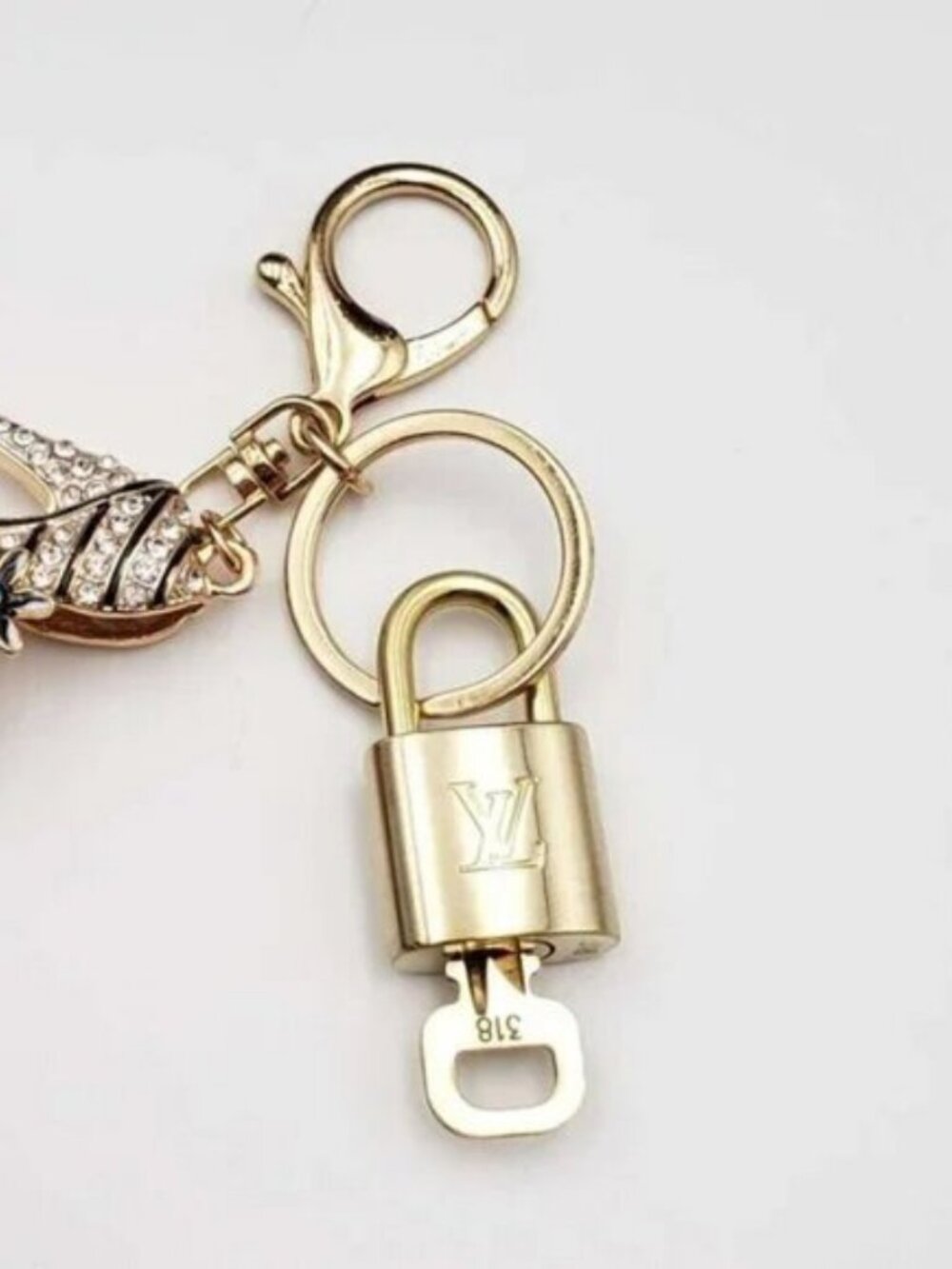 Authentic Louis Vuitton Gold Padlock 🔒 Shiny LV Key + Bag Unbranded Shoe Charm - Picture 5 of 8